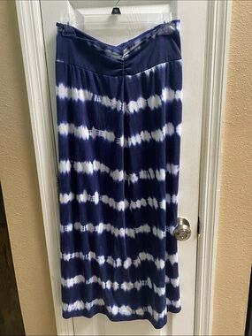 Faded Glory blue and white tie dye skirt